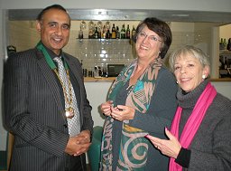 Deputy Mayor, Cllr Subhan Shafiq, with South East Member of the European Parliament, Catherine Bearder and Monkston campaigner, Vanessa McPake, discussing the fact that thousands of south east jobs depend on our membership of the EU.